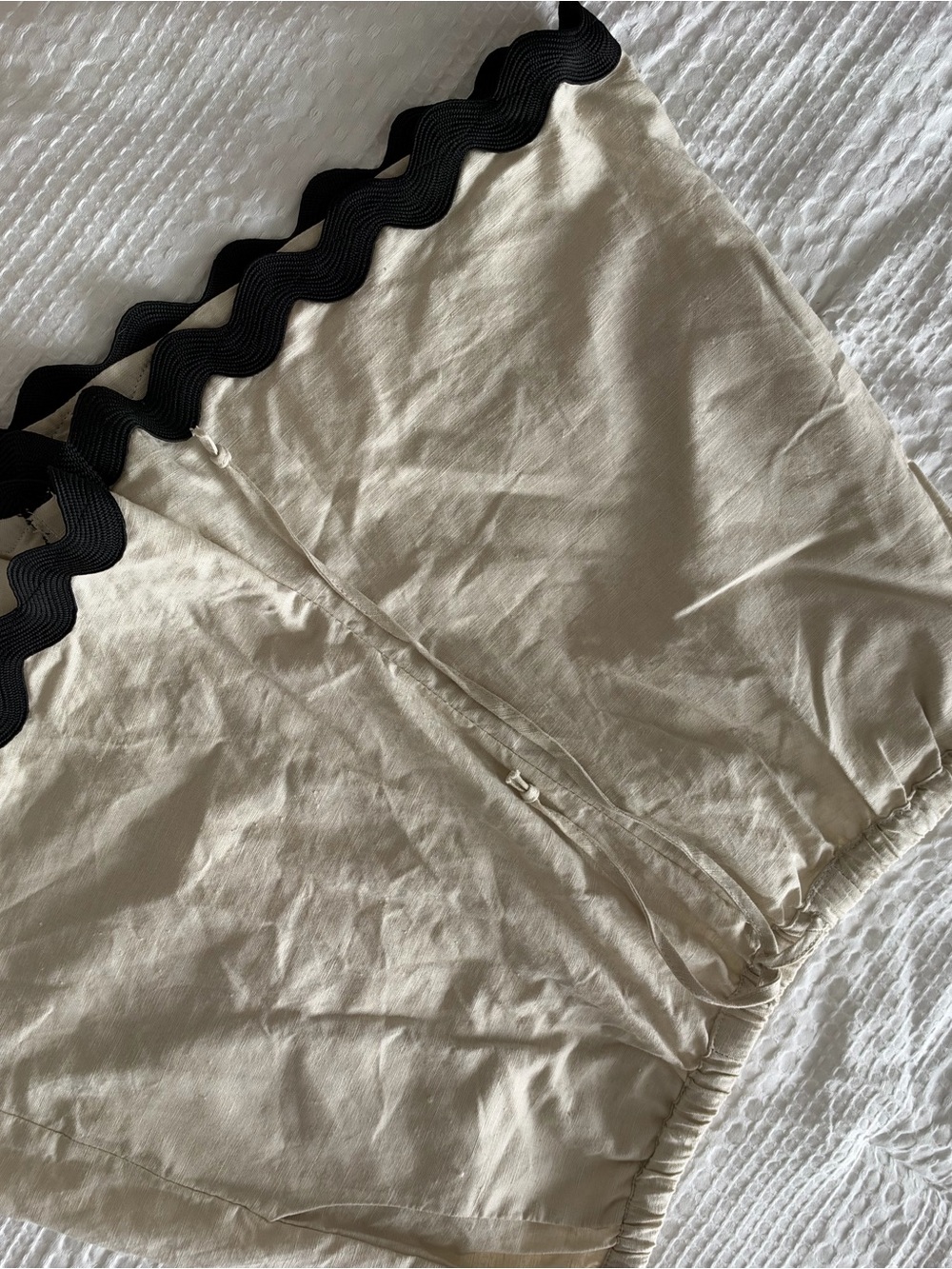 Francesca’s Cream Linen Blend Shorts l